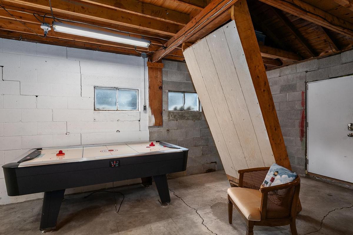 Pet-Friendly Cabin With Dock, Firepit, Bbq Newaygo Ngoại thất bức ảnh