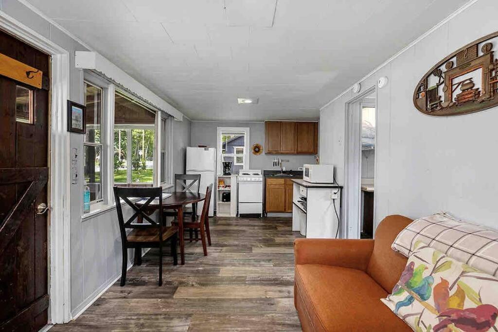 Pet-Friendly Cabin With Dock, Firepit, Bbq Newaygo Ngoại thất bức ảnh